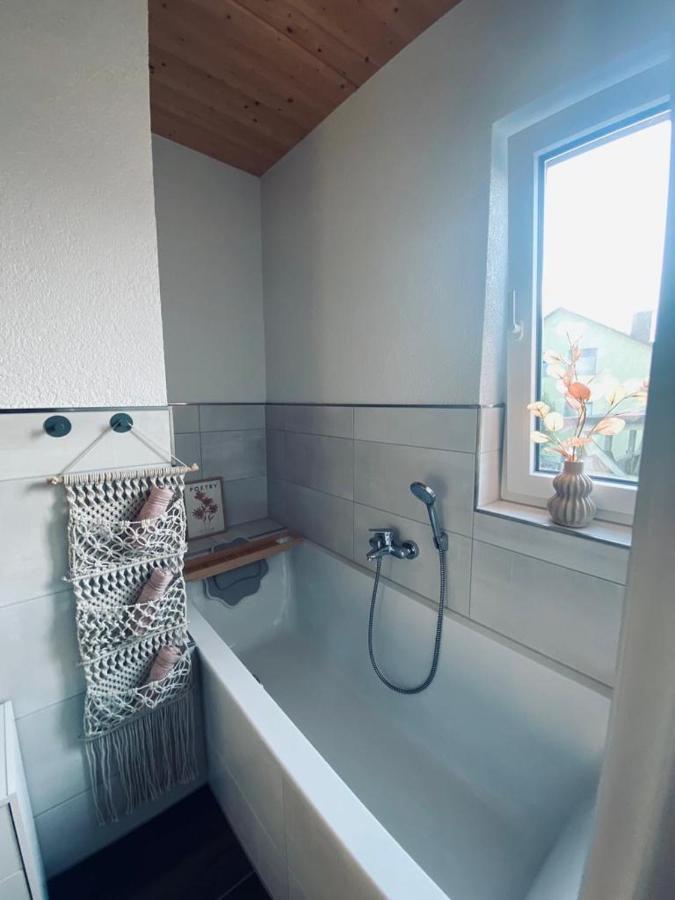Zimmer M. Eigenem Bad Und Badewanne Direkt Am Wald Amöneburg Esterno foto
